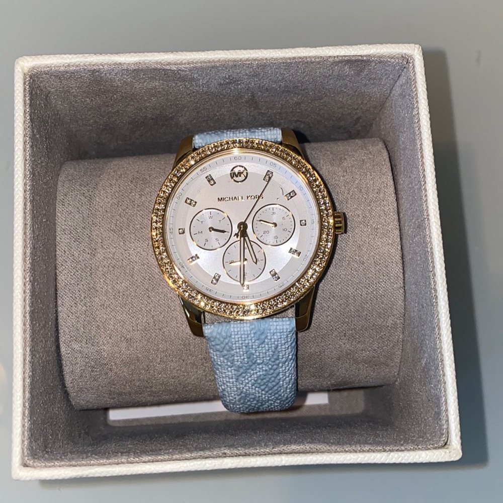 🔥HP🔥Michael Kors blue strap watch.🔥🔥🔥